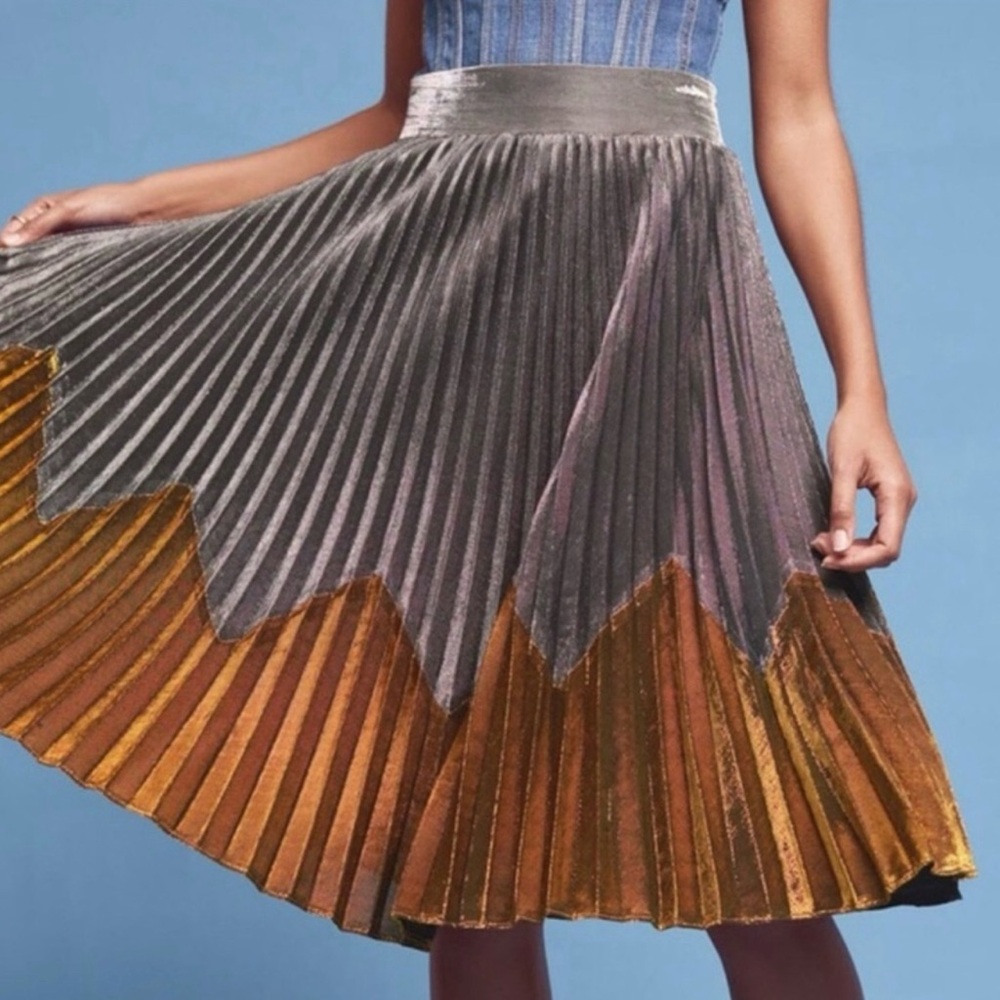 HD in Paris Metallic Pleated Skirt in Gray and Gold